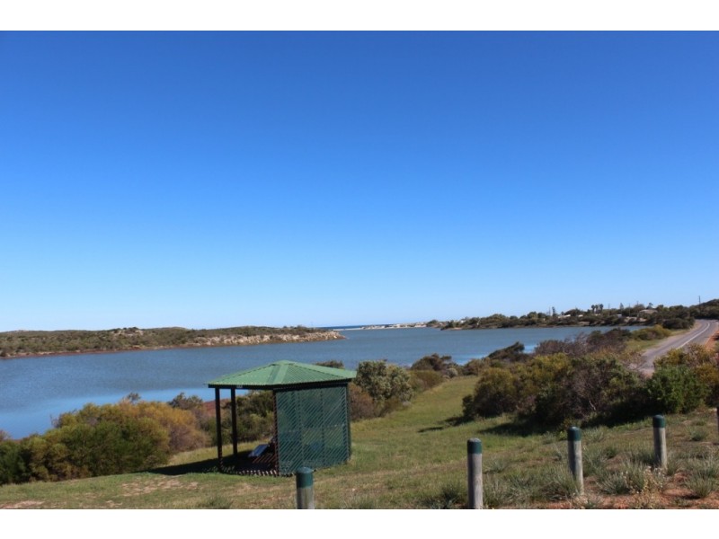 34 River Drive, Cape Burney WA 6532