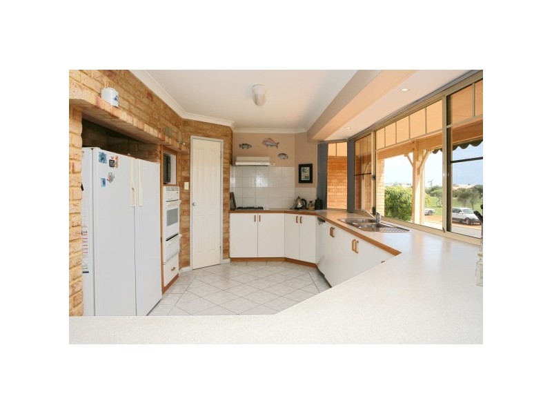 11 Blackburn Crescent, Tarcoola Beach WA 6530