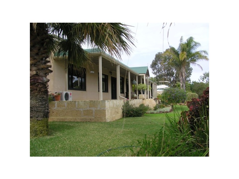 34 Stephen Road, Waggrakine WA 6530