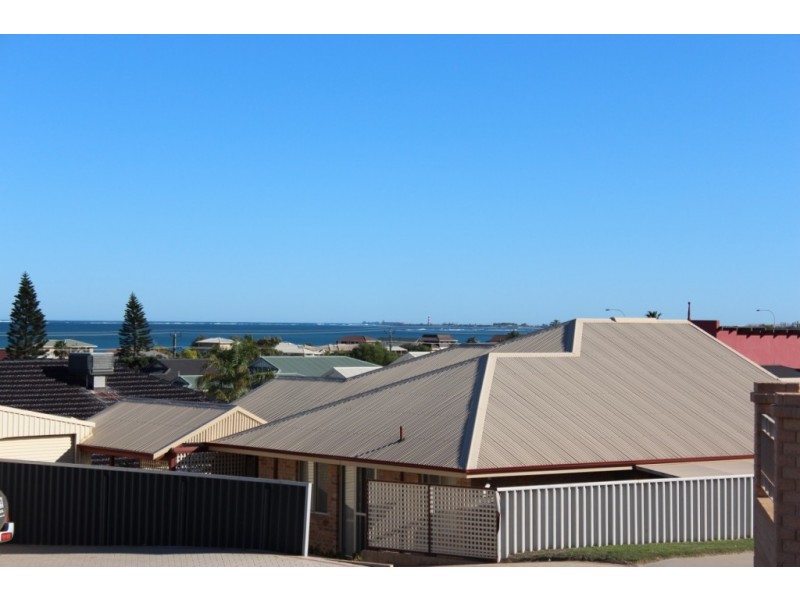 5 Seaview Boulevard, Wandina WA 6530