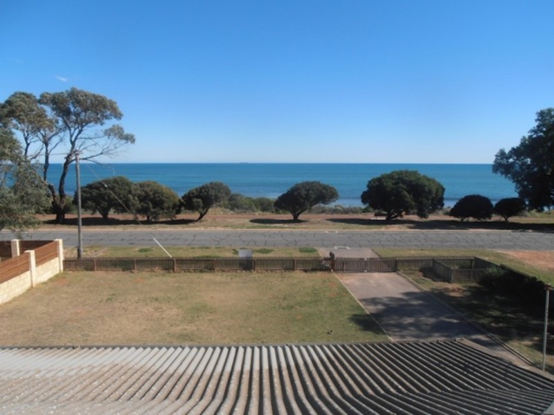 68 Kempton Street, Bluff Point WA 6530