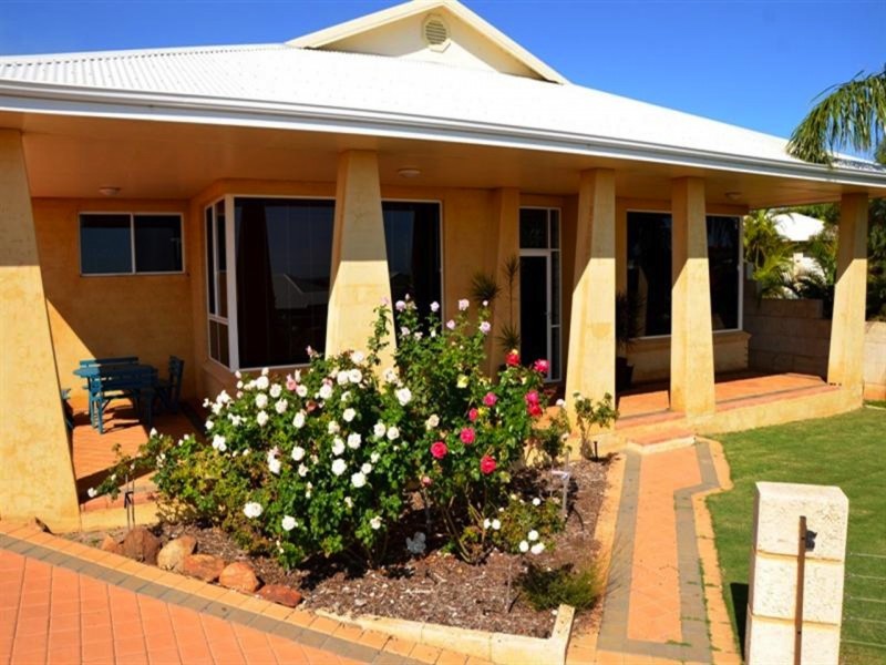 12 Bluewater Close, Drummond Cove WA 6532