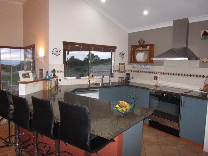 12 Bluewater Close, Drummond Cove WA 6532