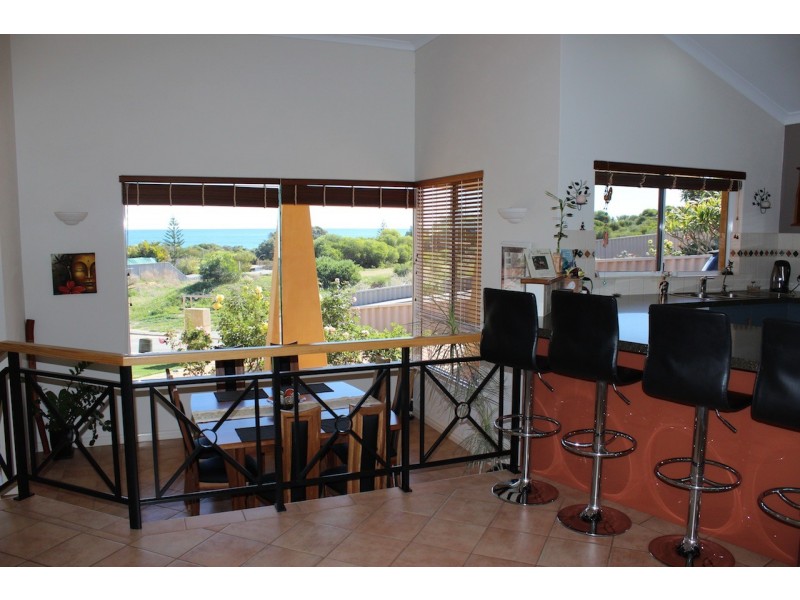 12 Bluewater Close, Drummond Cove WA 6532