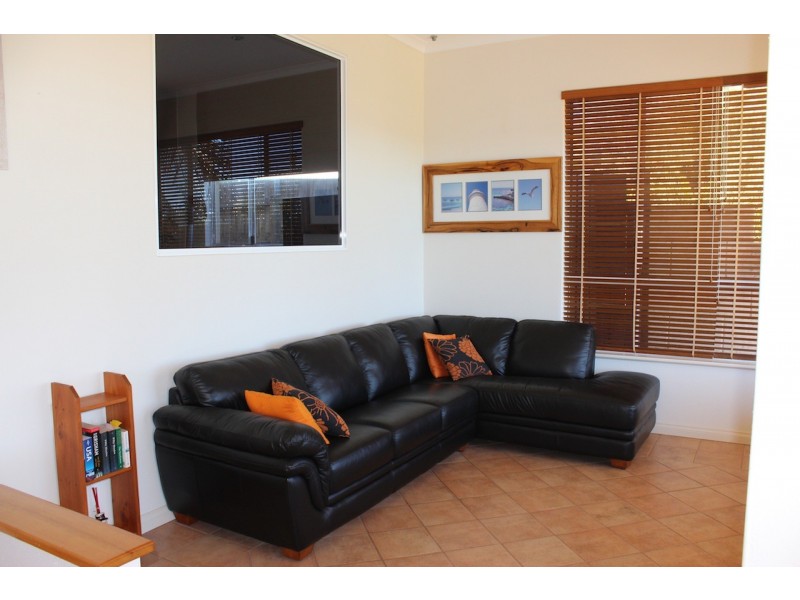 12 Bluewater Close, Drummond Cove WA 6532