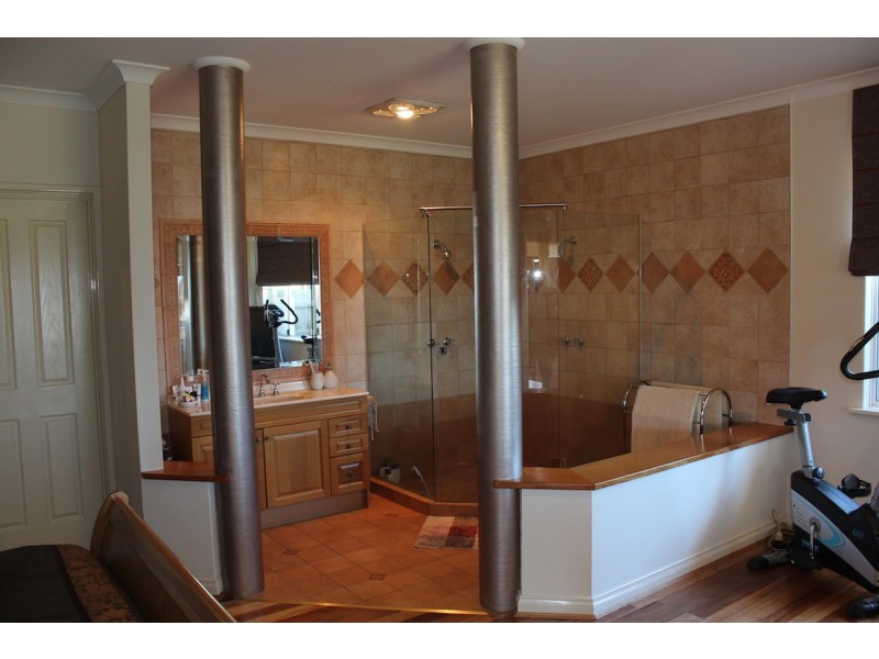 12 Bluewater Close, Drummond Cove WA 6532