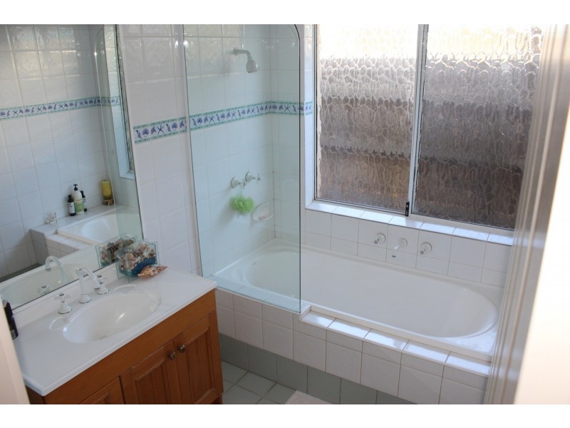 12 Bluewater Close, Drummond Cove WA 6532