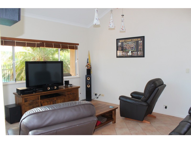 12 Bluewater Close, Drummond Cove WA 6532