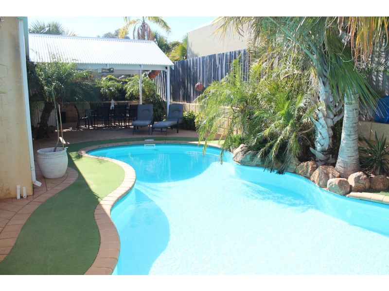 12 Bluewater Close, Drummond Cove WA 6532