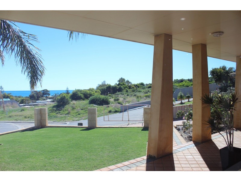 12 Bluewater Close, Drummond Cove WA 6532