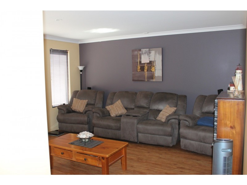 11 Intombi Rise, Wandina WA 6530