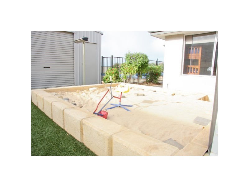 10 Jackson Loop, Wandina WA 6530