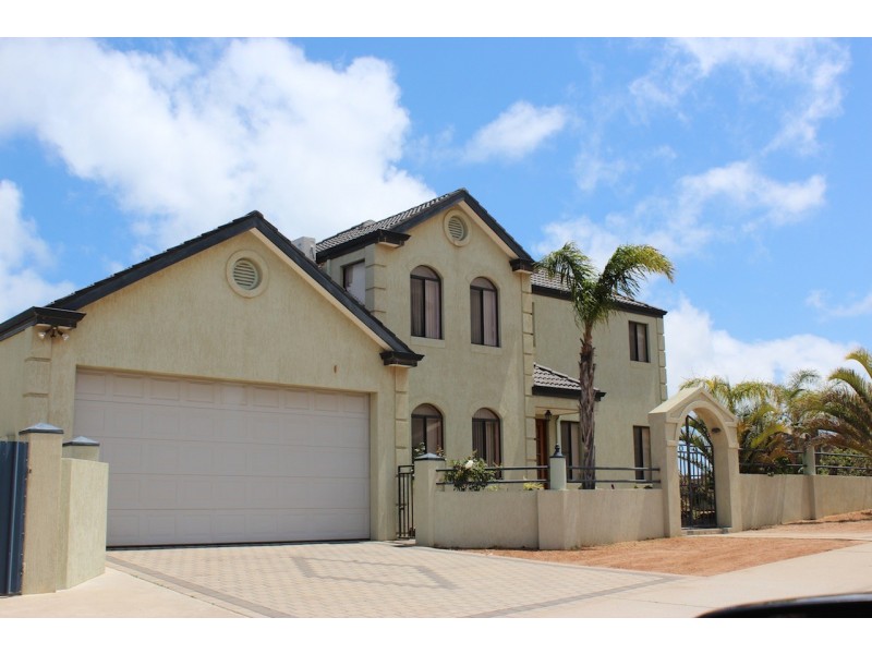 8 Endeavour Drive, Wandina WA 6530