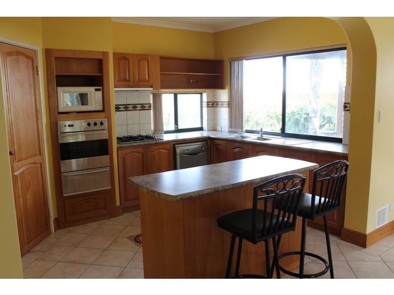 8 Endeavour Drive, Wandina WA 6530