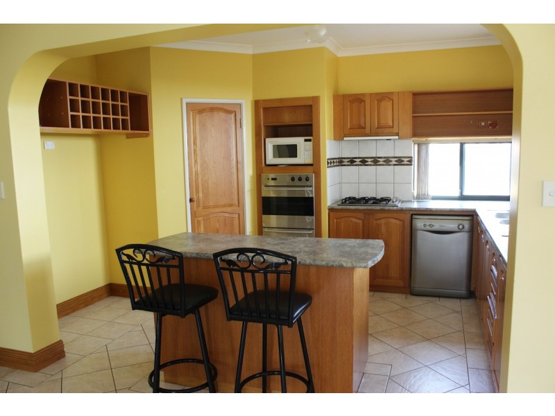 8 Endeavour Drive, Wandina WA 6530