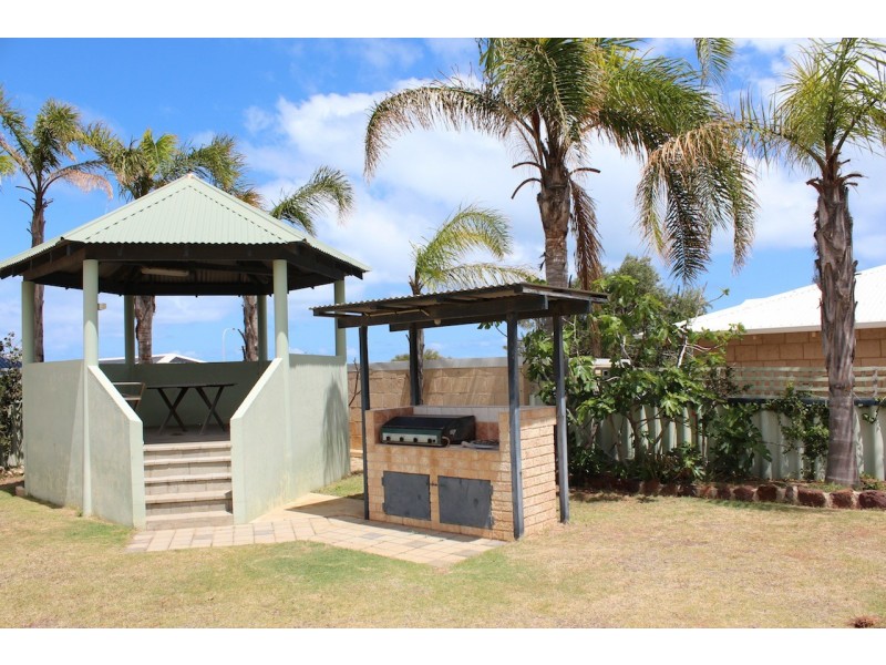 8 Endeavour Drive, Wandina WA 6530