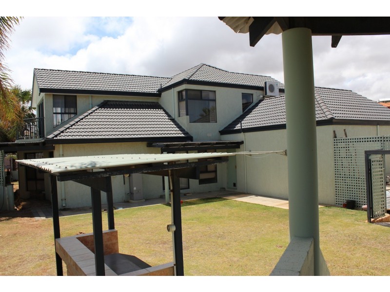 8 Endeavour Drive, Wandina WA 6530