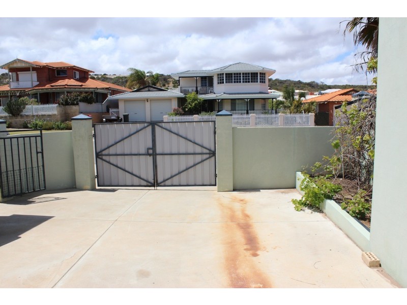 8 Endeavour Drive, Wandina WA 6530