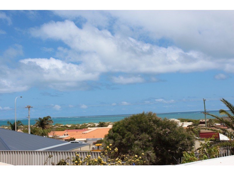 8 Endeavour Drive, Wandina WA 6530