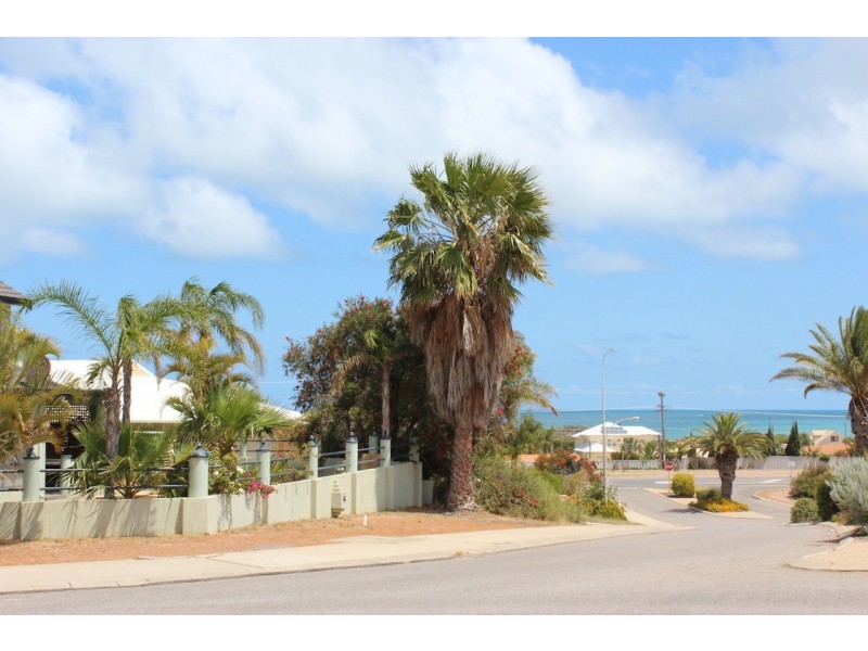 8 Endeavour Drive, Wandina WA 6530