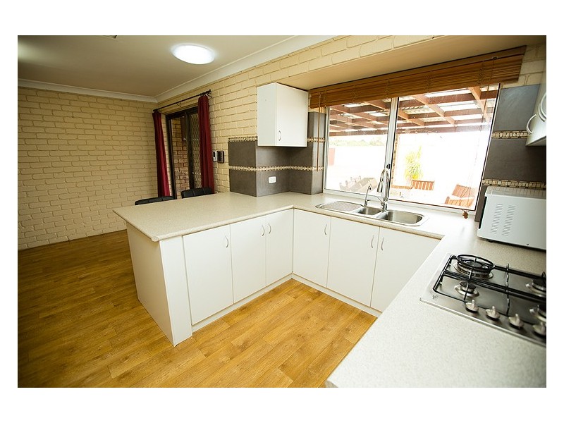 16 Jabiru Way, Waggrakine WA 6530