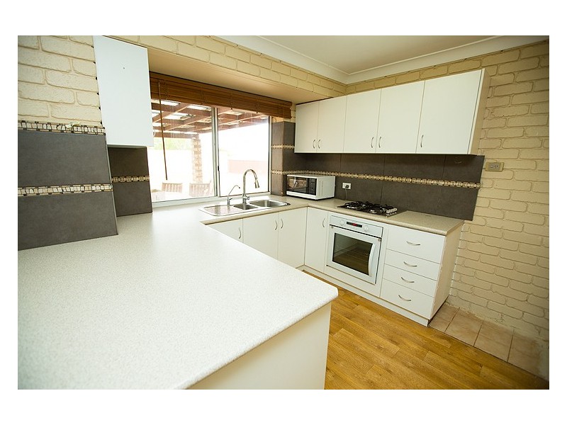 16 Jabiru Way, Waggrakine WA 6530