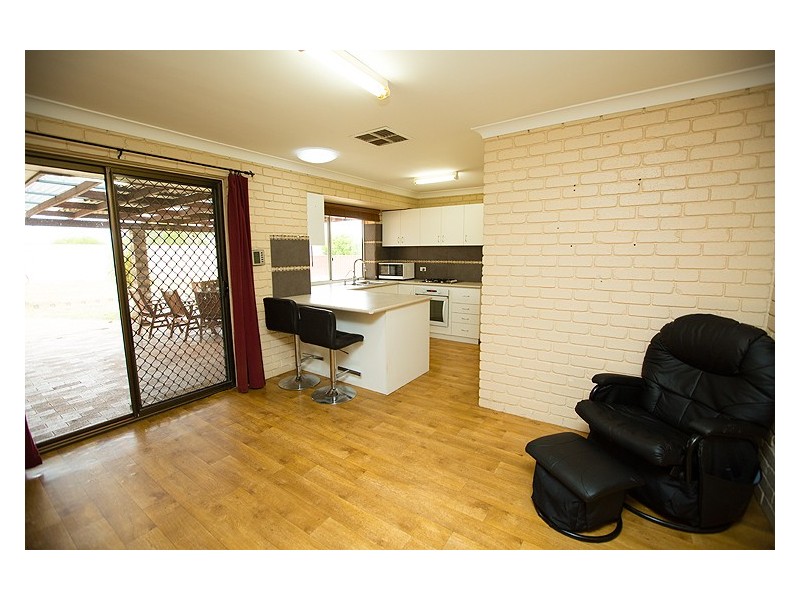 16 Jabiru Way, Waggrakine WA 6530