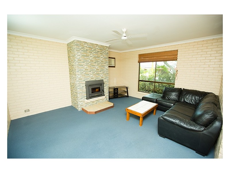 16 Jabiru Way, Waggrakine WA 6530