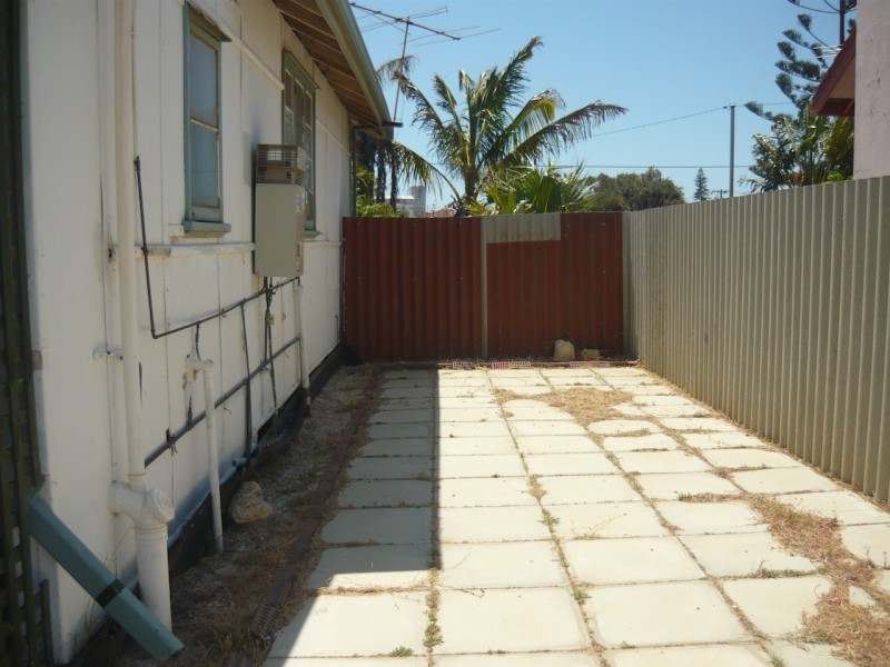 125 Fraser Street, Beachlands WA 6530