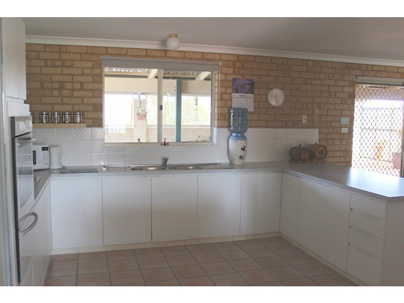 8 Waratah Court, Strathalbyn WA 6530