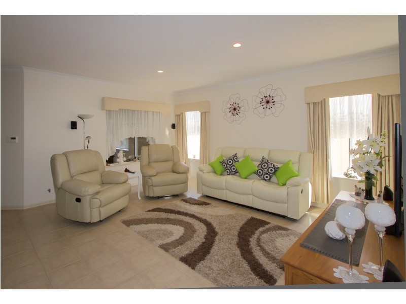 90 Winnetta Ridge, Wandina WA 6530