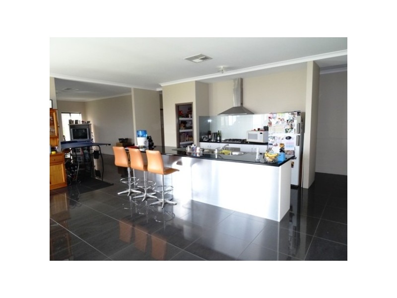 9 Basile Court, Wandina WA 6530