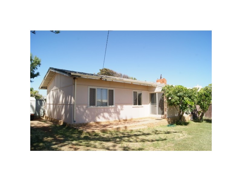 39 Crowther Street, Beachlands WA 6530