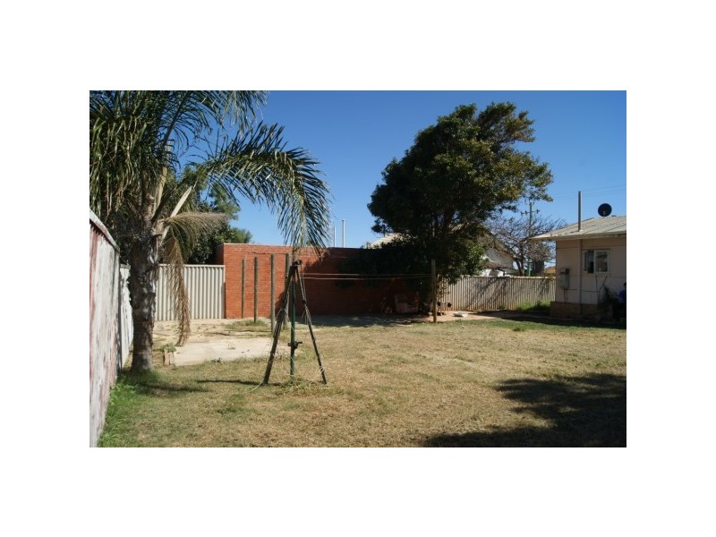 39 Crowther Street, Beachlands WA 6530