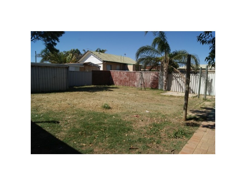 39 Crowther Street, Beachlands WA 6530