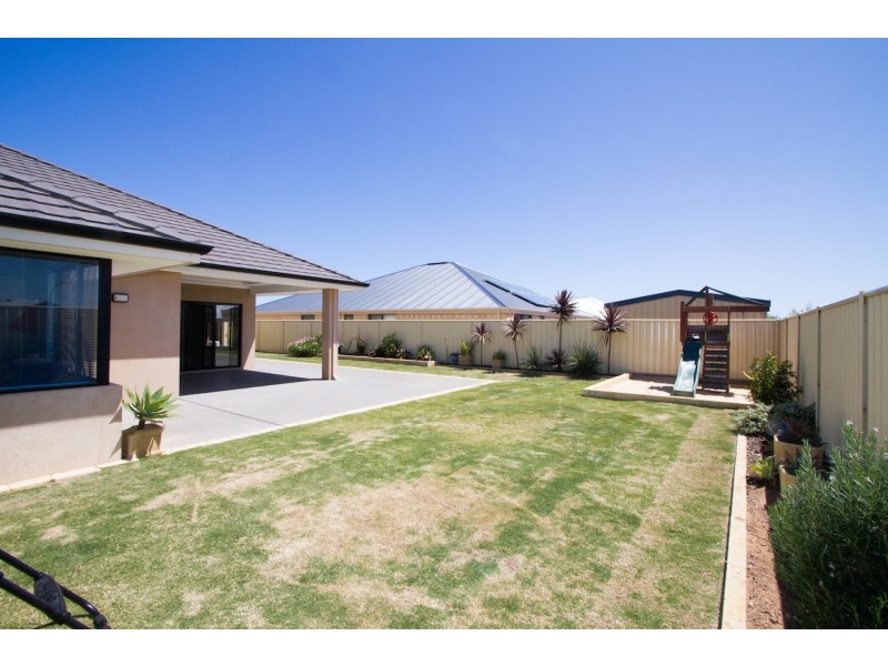 10 Ajax Drive, Wandina WA 6530