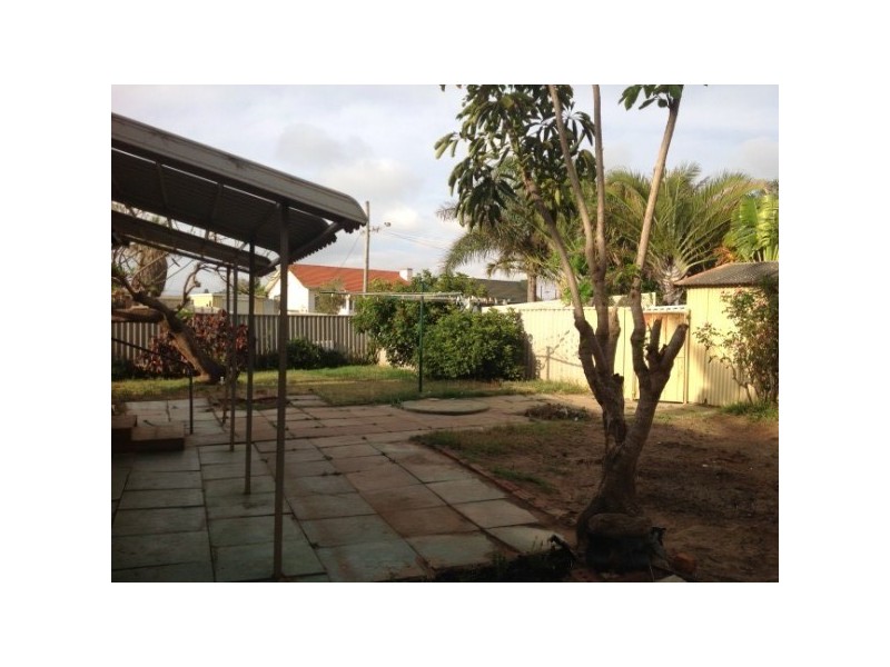 37 Crowther Street, Beachlands WA 6530