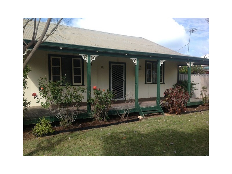 222 Third Street, Wonthella WA 6530