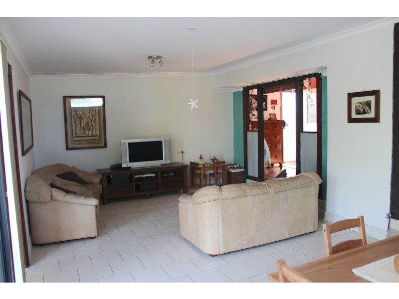 16 Whitfield Street, Beachlands WA 6530