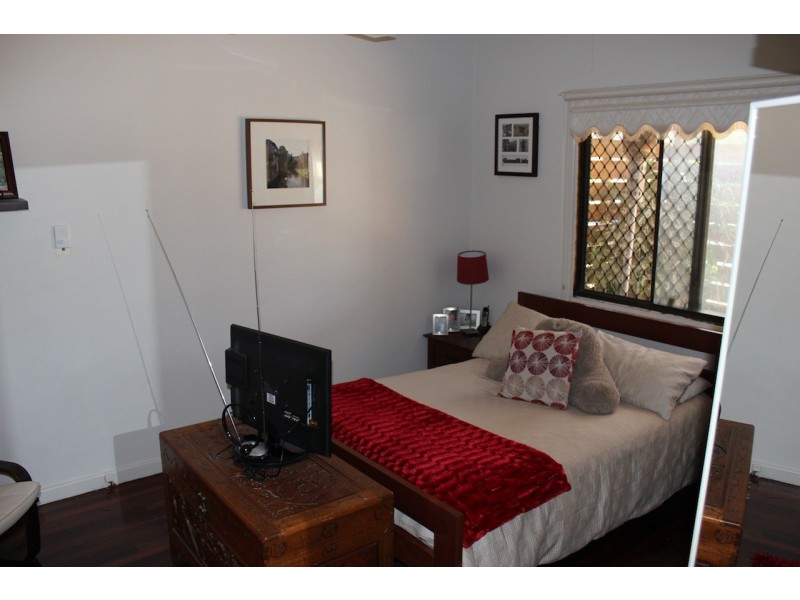 16 Whitfield Street, Beachlands WA 6530