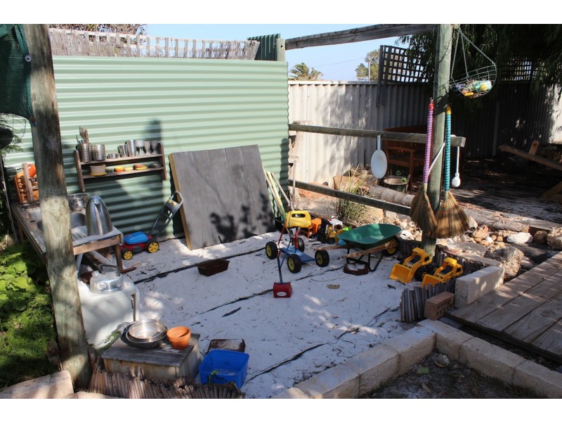 16 Whitfield Street, Beachlands WA 6530