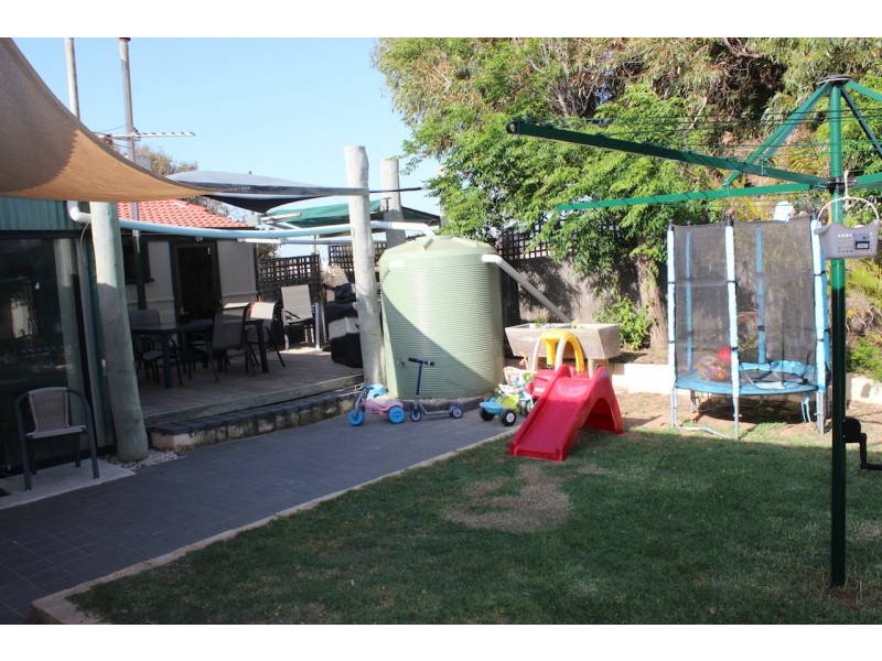 16 Whitfield Street, Beachlands WA 6530