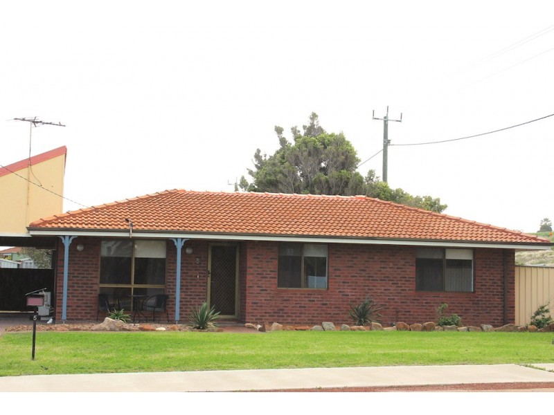 5 Lockyer Road, Tarcoola Beach WA 6530