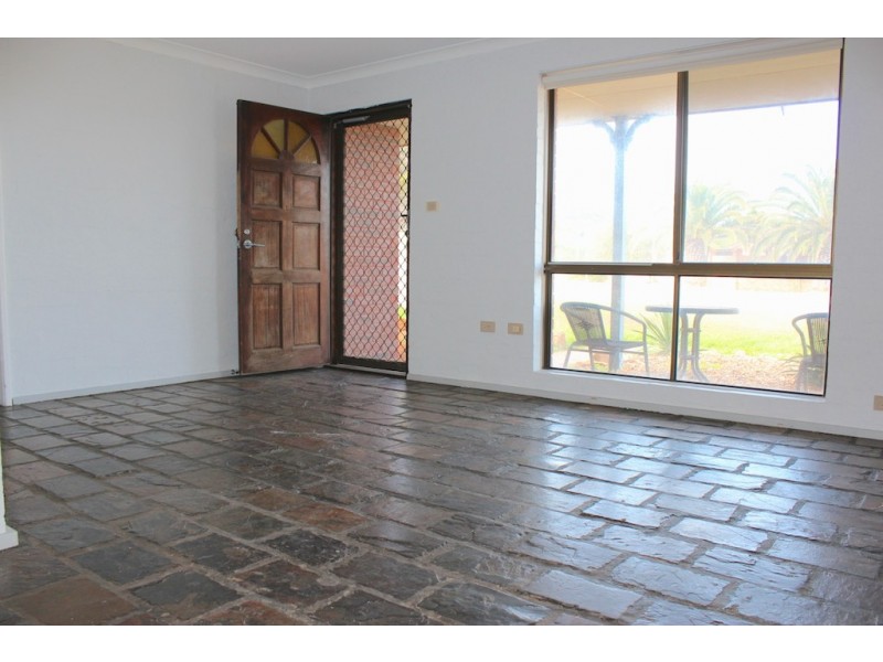 5 Lockyer Road, Tarcoola Beach WA 6530