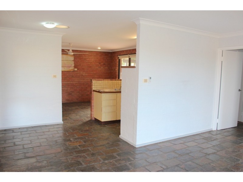 5 Lockyer Road, Tarcoola Beach WA 6530