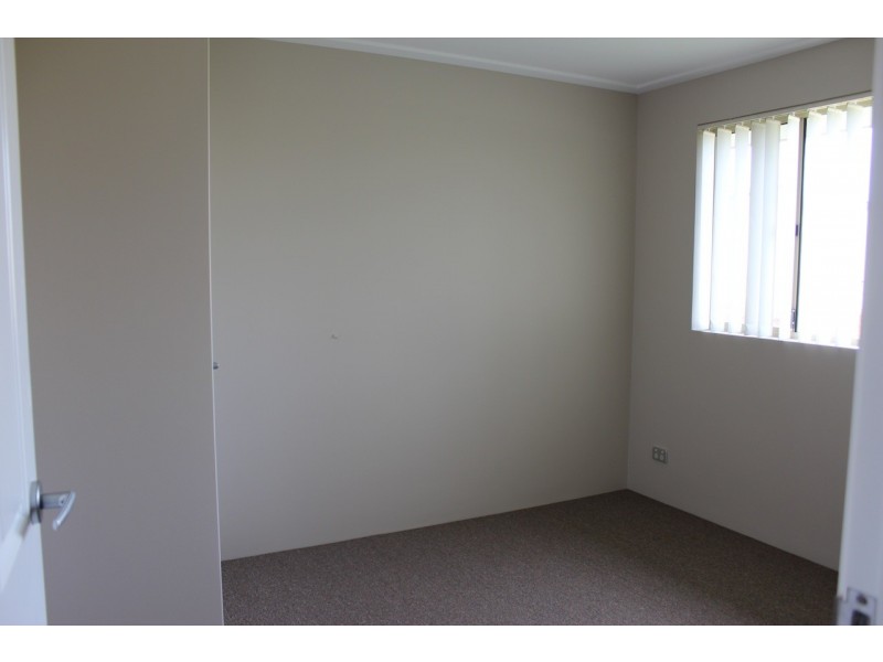 8 Donegal Street, Utakarra WA 6530