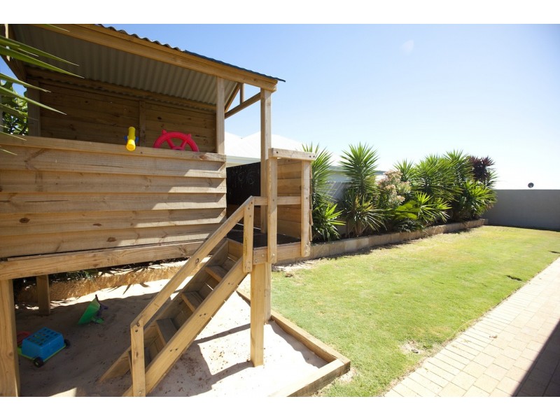 20 Dove Place, Wandina WA 6530