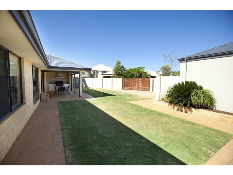 20 Dove Place, Wandina WA 6530