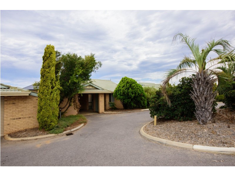 7/4 McDermott Avenue, Wandina WA 6530