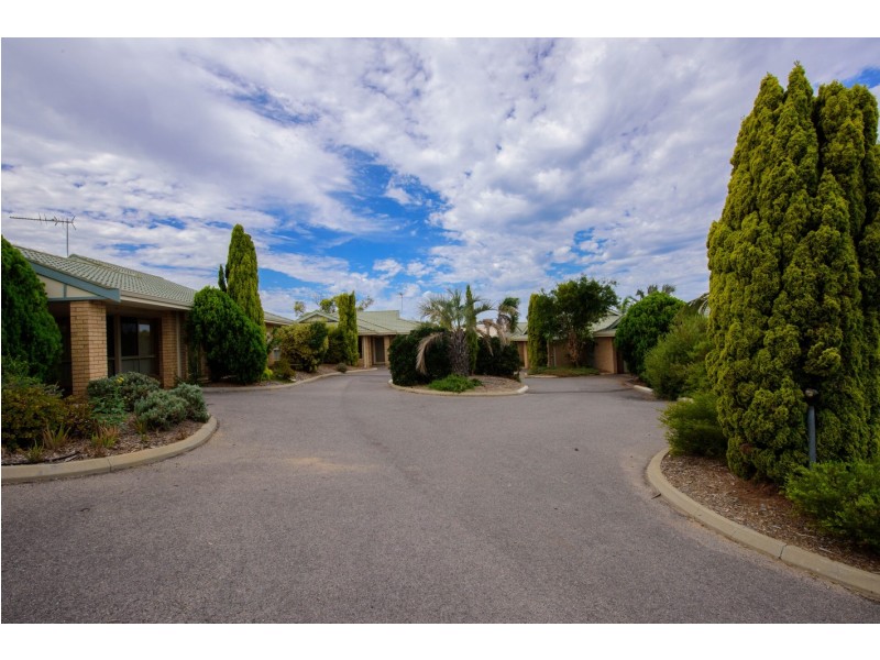 7/4 McDermott Avenue, Wandina WA 6530